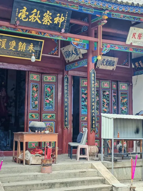 Carved and painted halls of a Benzhu temple courtyard