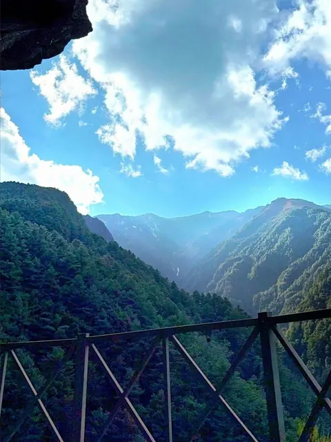 Forested Cangshan valleys from a mountain path