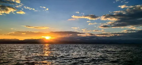 Sunrise over Erhai seen from Longkan Dock