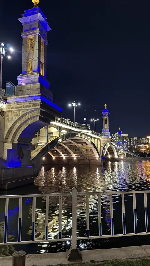 A lit tower on Xingsheng Bridge at night