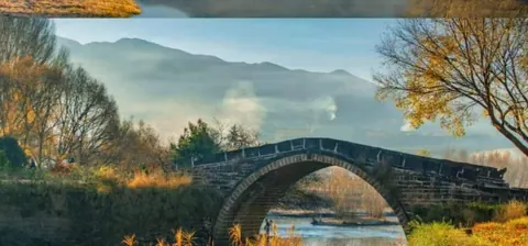 Autumn colour around Yujin Bridge and the river